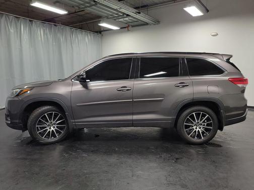 2017 Toyota Highlander SE