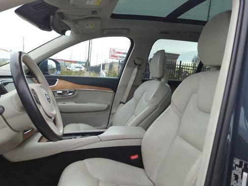 2021 Volvo XC90 Recharge Plug-In Hybrid T8 Inscription Expression 7 Passenger