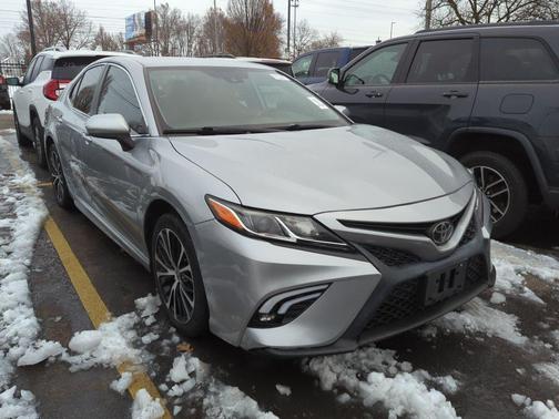 2020 Toyota Camry SE