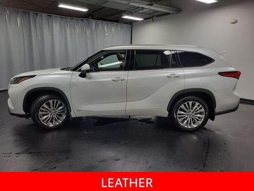 2023 Toyota Highlander Hybrid Platinum