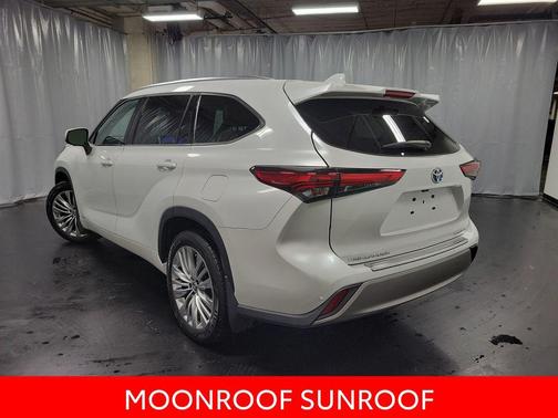 2023 Toyota Highlander Hybrid Platinum