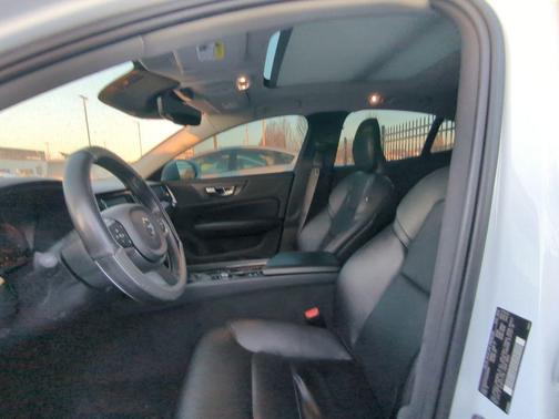 2020 Volvo S60 T5 Momentum