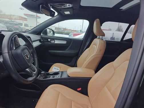 2019 Volvo XC40 T5 Momentum