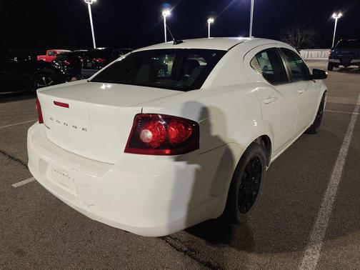 Bright White Clearcoat 2014 Dodge Avenger SE