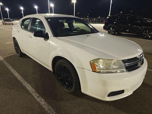 Bright White Clearcoat 2014 Dodge Avenger SE