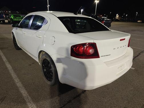 Bright White Clearcoat 2014 Dodge Avenger SE