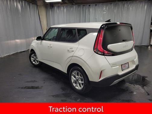 Snow White Pearl 2025 Kia Soul LX
