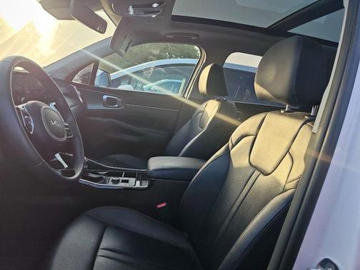 Glacial White Pearl 2023 Kia Sorento SX