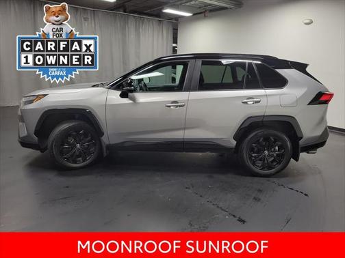 2022 Toyota RAV4 Hybrid SE