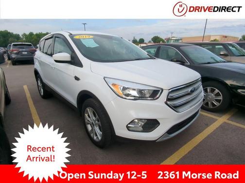 Oxford White 2019 Ford Escape SE