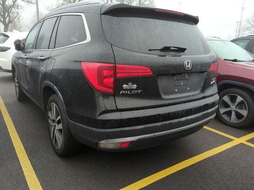 Crystal Black Pearl 2017 Honda Pilot Touring