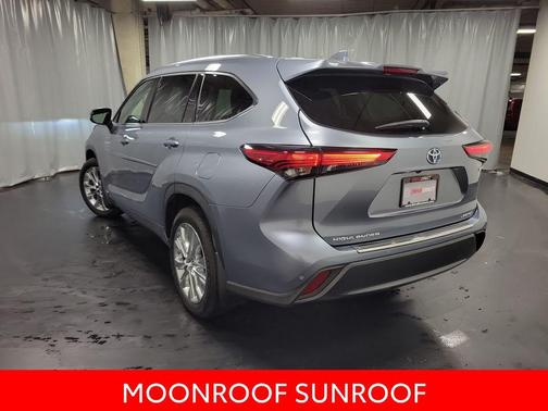 Moon Dust 2021 Toyota Highlander Hybrid Limited