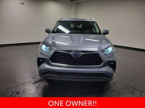 Moon Dust 2021 Toyota Highlander Hybrid Limited