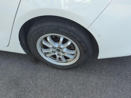 2022 Toyota Prius LE