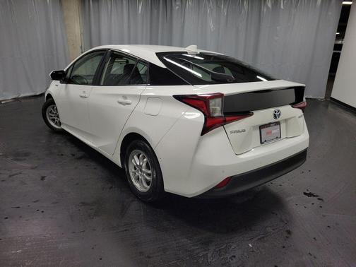 2022 Toyota Prius LE