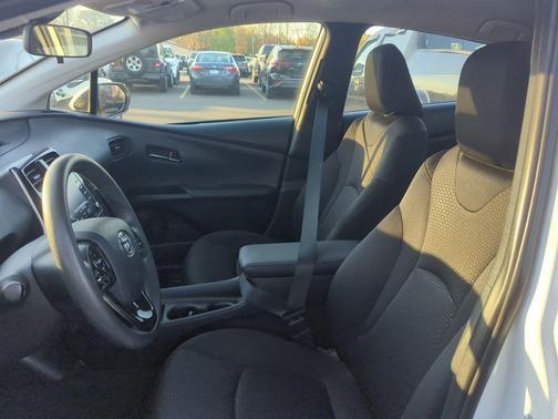 2022 Toyota Prius LE