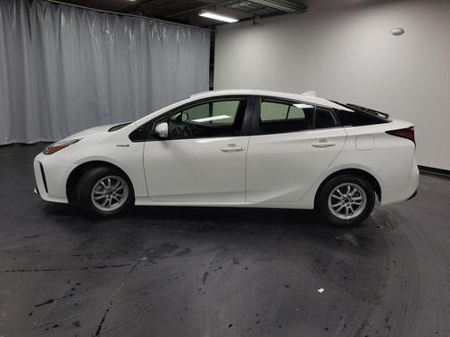 2022 Toyota Prius LE