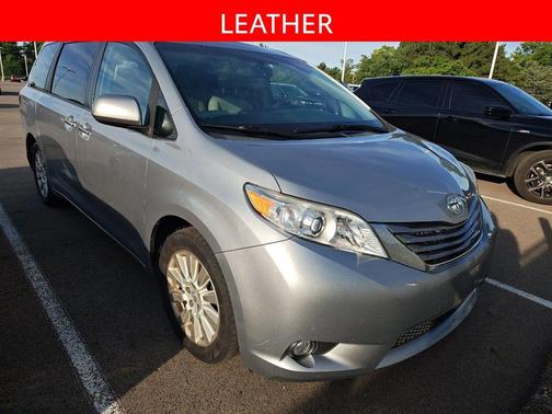 Silver Sky Metallic 2015 Toyota Sienna XLE