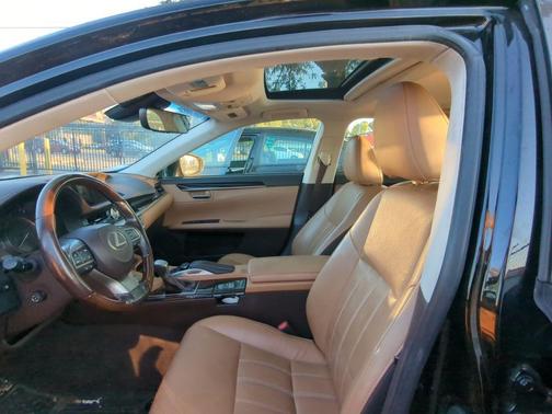 2016 Lexus ES 300h Base