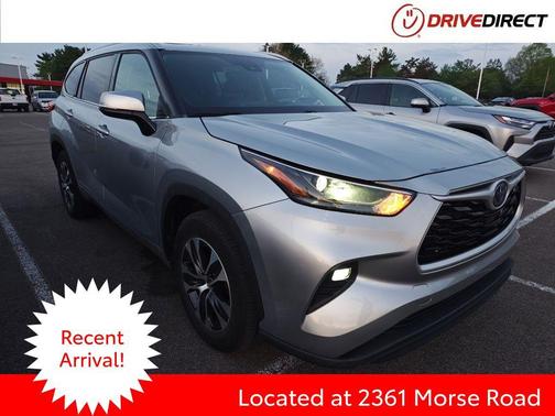 Celestial Silver Metallic 2022 Toyota Highlander Hybrid XLE