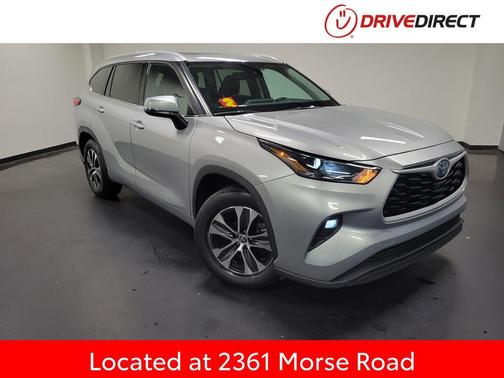 Celestial Silver Metallic 2022 Toyota Highlander Hybrid XLE