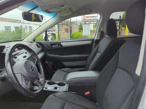 Crystal White Pearl 2017 Subaru Outback 2.5i Premium