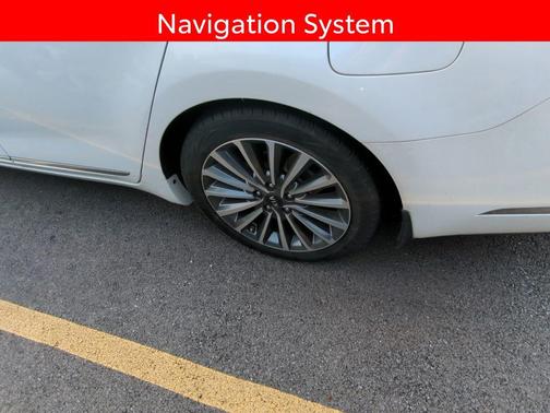 Snow White Pearl 2017 Kia Cadenza Technology