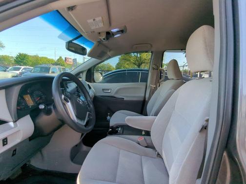 Predawn Gray Mica 2017 Toyota Sienna LE