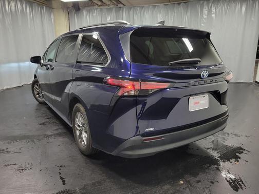 2021 Toyota Sienna LE