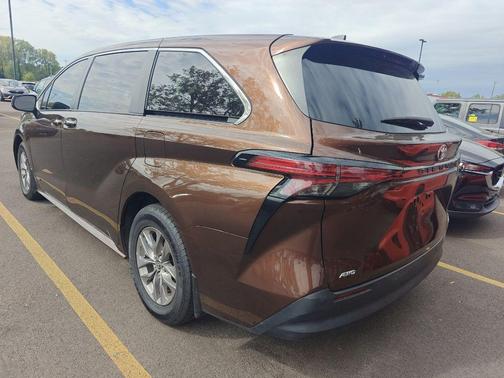 2021 Toyota Sienna XLE 7 Passenger