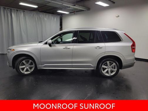 Bright Silver Metallic 2022 Volvo XC90 T5 Momentum
