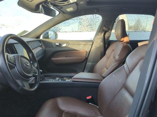 2021 Volvo XC60 T5 Momentum