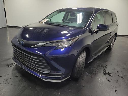 2021 Toyota Sienna LE