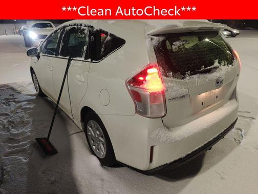 2016 Toyota Prius v Three