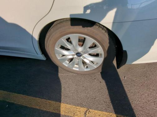 Crystal White Pearl 2016 Subaru Legacy Premium