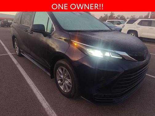 2022 Toyota Sienna LE