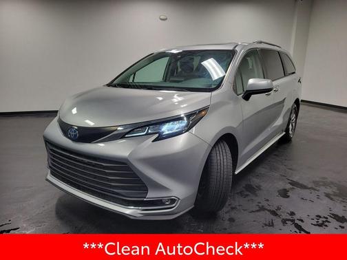 2023 Toyota Sienna XLE