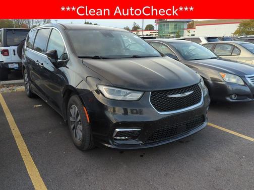 2022 Chrysler Pacifica Hybrid Touring L