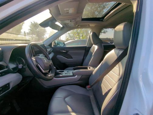 Wind Chill Pearl 2023 Toyota Highlander XLE