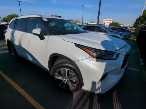 Wind Chill Pearl 2023 Toyota Highlander XLE