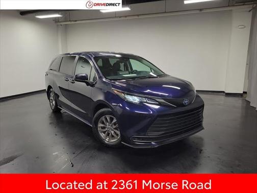 2023 Toyota Sienna LE