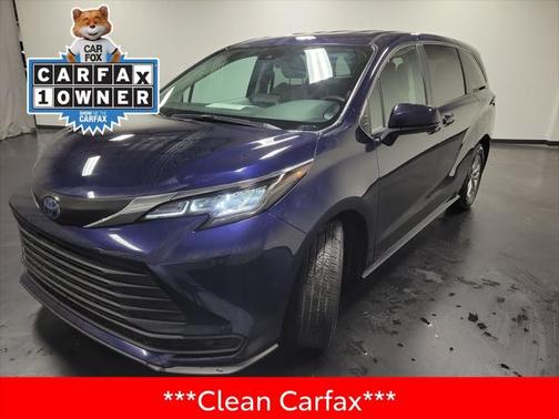 2023 Toyota Sienna LE