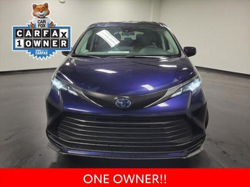 2023 Toyota Sienna LE