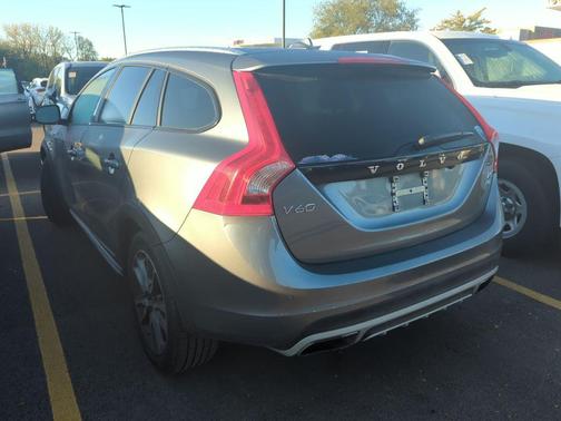 2017 Volvo V60 Cross Country T5