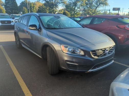 2017 Volvo V60 Cross Country T5