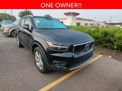 2022 Volvo XC40 T5 Momentum