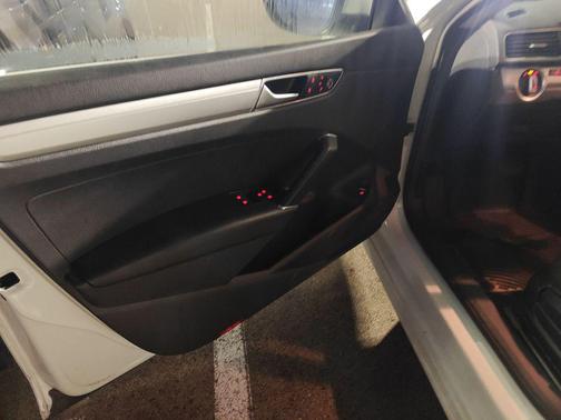 2016 Volkswagen Passat 1.8T S