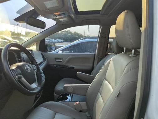 2018 Toyota Sienna XLE