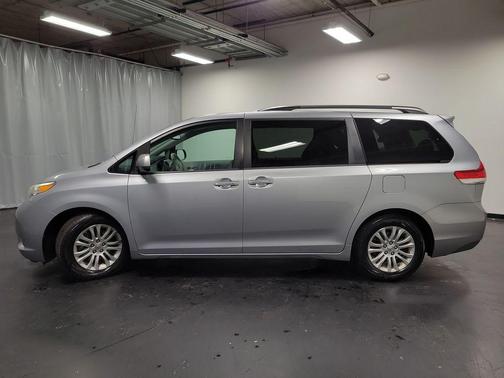 2014 Toyota Sienna XLE