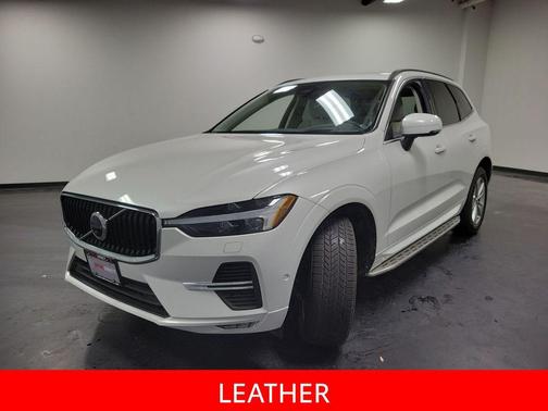 Ice White 2022 Volvo XC60 B5 Momentum